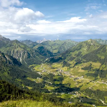 Anreise Kleinwalsertaler Bergpanorama